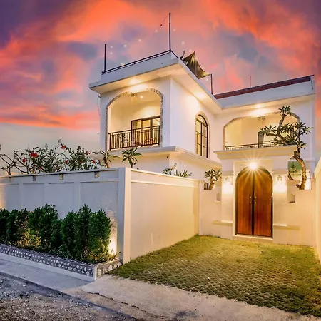 Brand New Canggu 3Br Villa-Rooftop, Gym, Projector